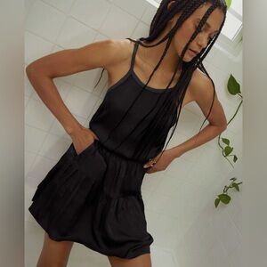 NATION LTD. Black Satin like skirt, with pockets, size Medium